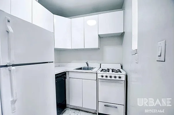 Rented by Urbane Brokerage | media 4
