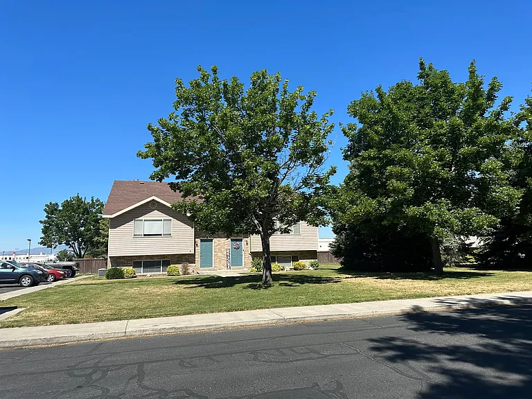 203 N 450 W #3 — Photo 3