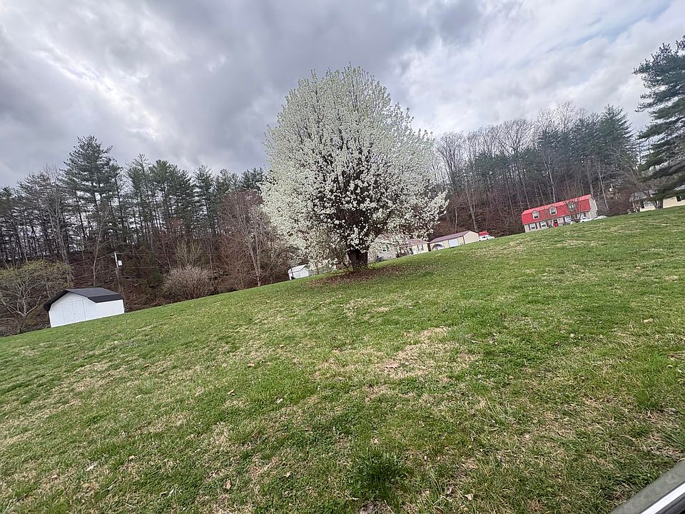 1st image of 33 Stephen Trace Rd