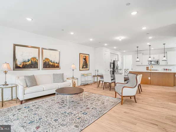 4975 Longmire Way, Chantilly, VA 20151