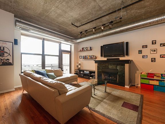 2nd image of 849 N Franklin St Unit 1017