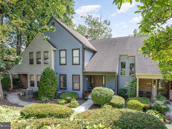 1105 Galway Ct, Hummelstown, PA 17036