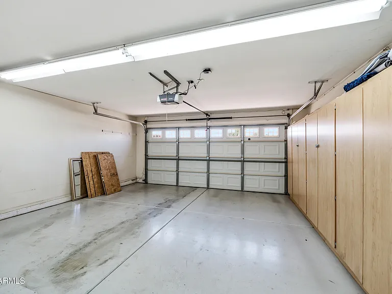 3289 E Waterman St — Photo 31