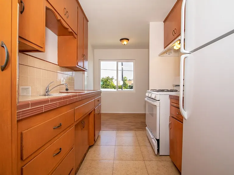4209 Monroe Ave — Photo 5