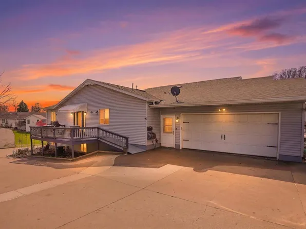 220 N H Ave #A, Washington, IA 52353