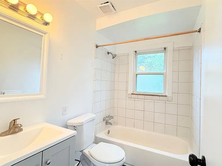 311 Amherst St — Photo 15