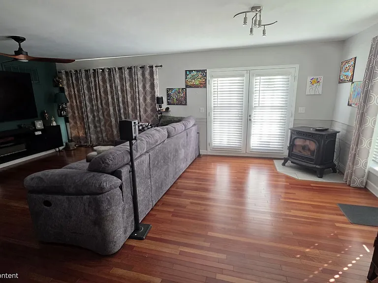 livingroom/extra space