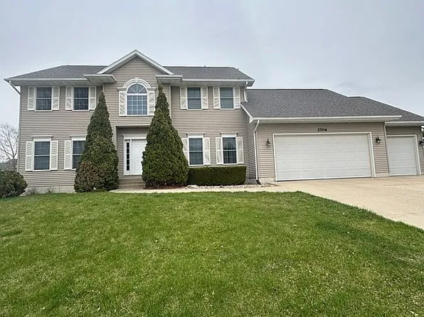 2706 Country Meadow Ln, Cedar Falls, IA 50613