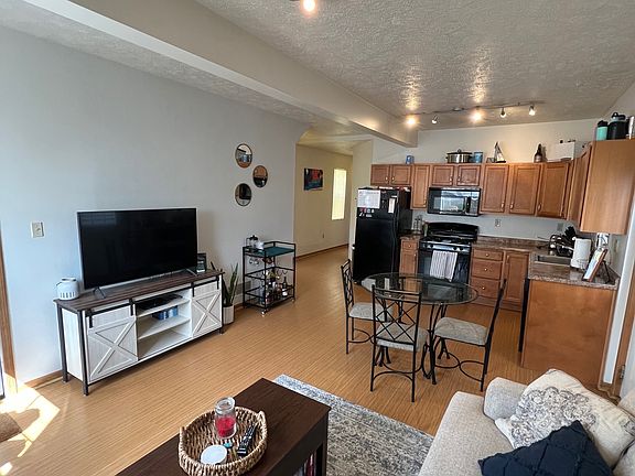 4th image of 33 Ruth St #1