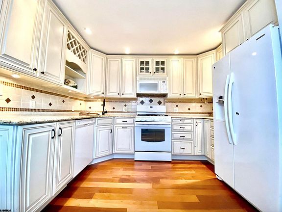 5th image of 20 35th St #20