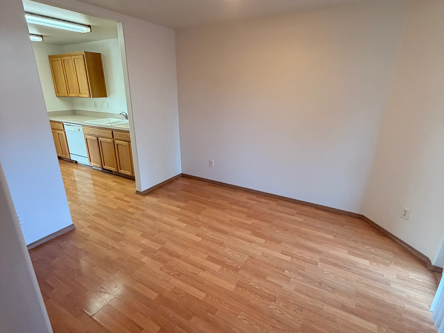 3 bed, 2.5 bath, 1300 sqft, $2,250 — Photo 2