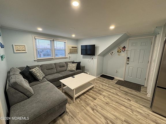 3rd image of 115 Dupont Ave Unit 3