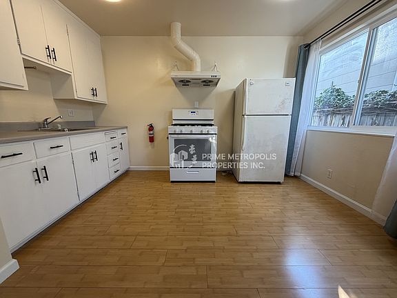 5th image of 1933 Stuart St #A