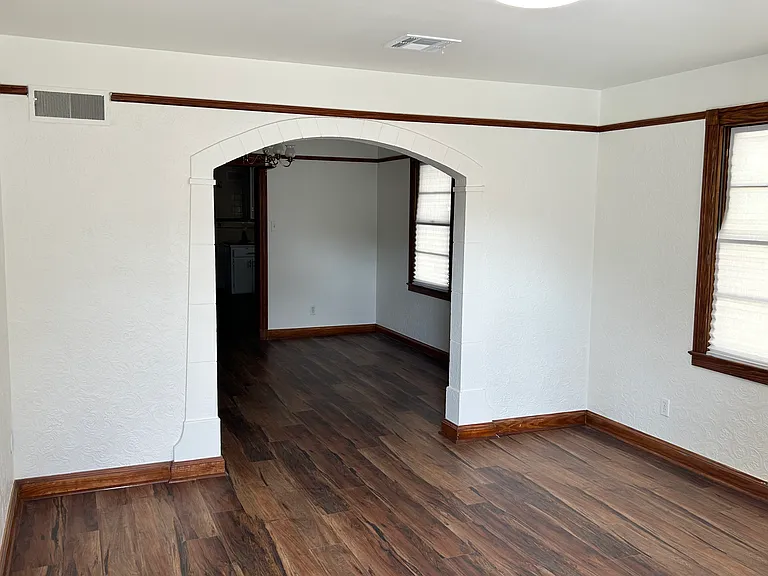 2221 Saint Denis St — Photo 1