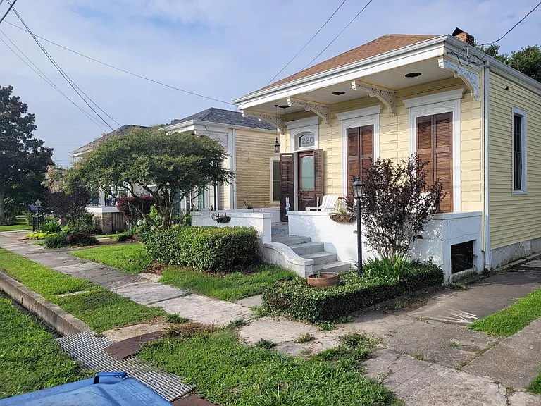 220 Amelia St — Photo 1
