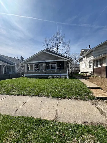 896 N Gladstone Ave Photo 1
