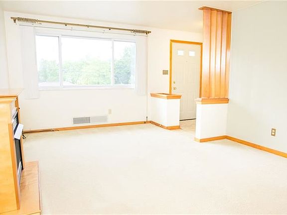 3rd image of 1631 Marion Dr