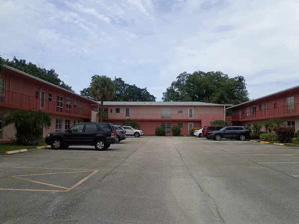 21 Golfs Edge APT D, West Palm Beach, FL 33417