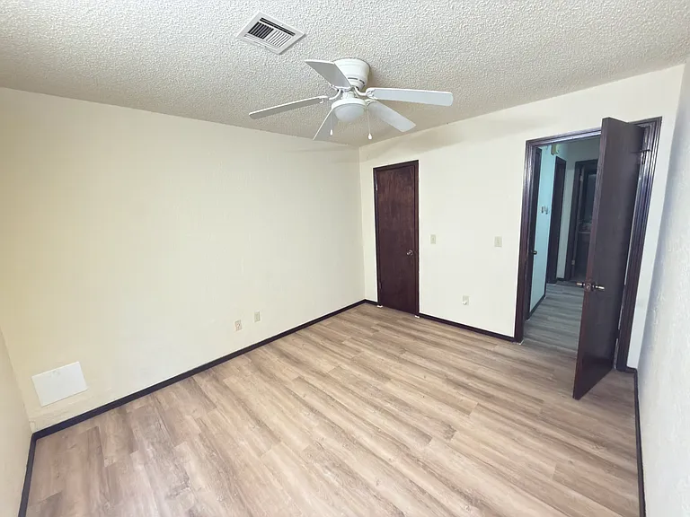 2531 W Hefner Rd — Photo 10