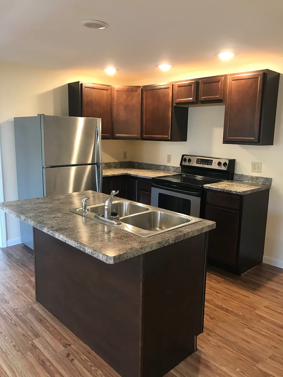 Building Photo - 77 Walnut St #5