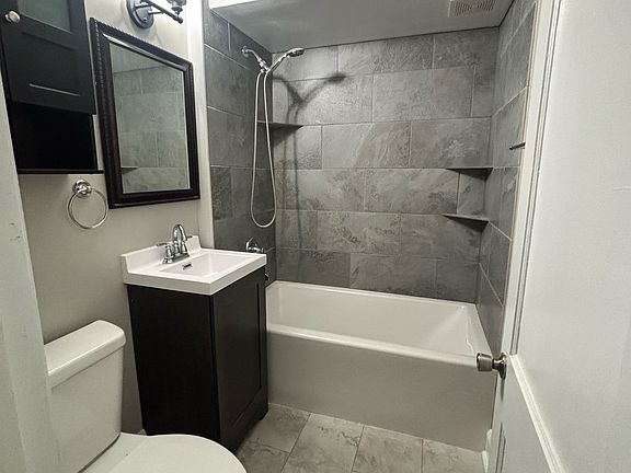 5th image of 5302 East Dr #8