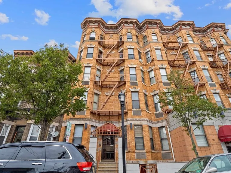 224 48th St #4H — Photo 13