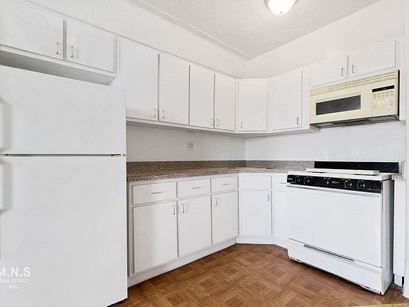 3rd image of 20 Laurel Hill Ter #5GG