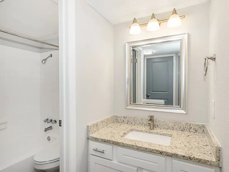 Lamar Place Apartments — Photo 53