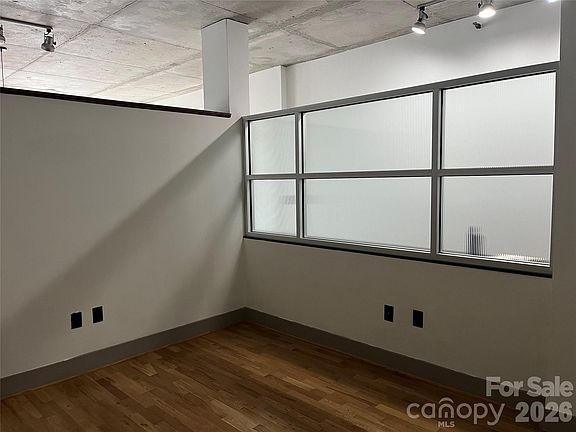 5th image of 505 E 6th St