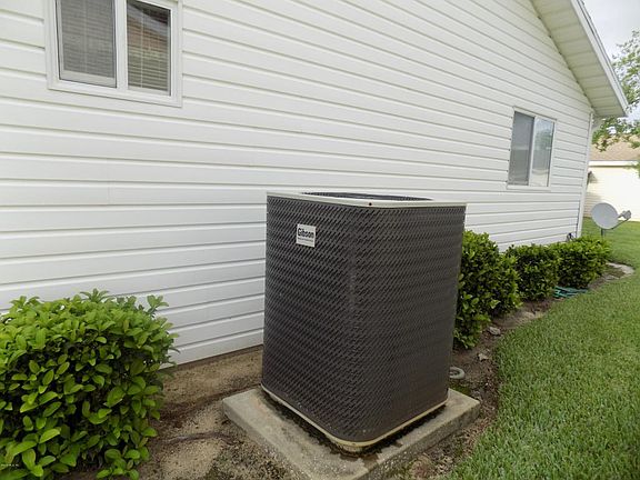 5th image of 17585 SE 95th Ct