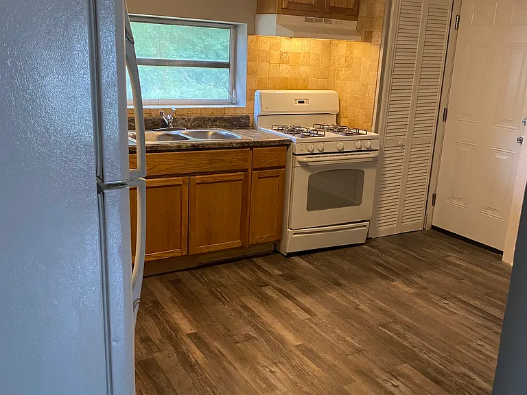 2695 S Wiggins St — Photo 7