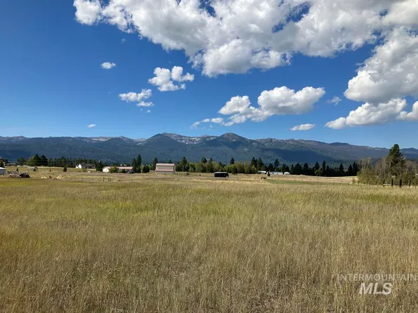 155 Goslin Loop, Cascade, ID 83611