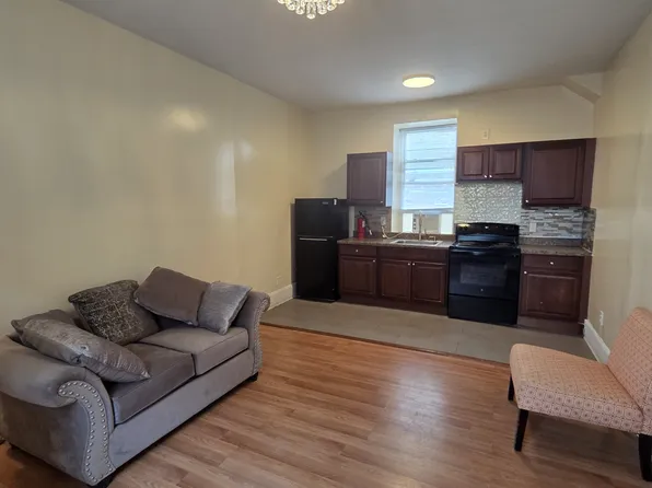 1322 Oak Lane Ave, Philadelphia, PA 19126