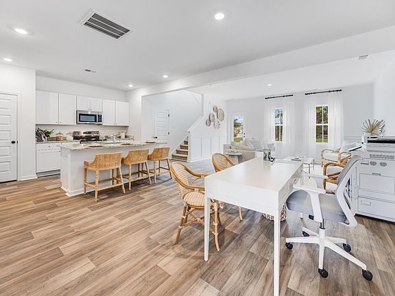 5th image of 157 Green Thistle Way