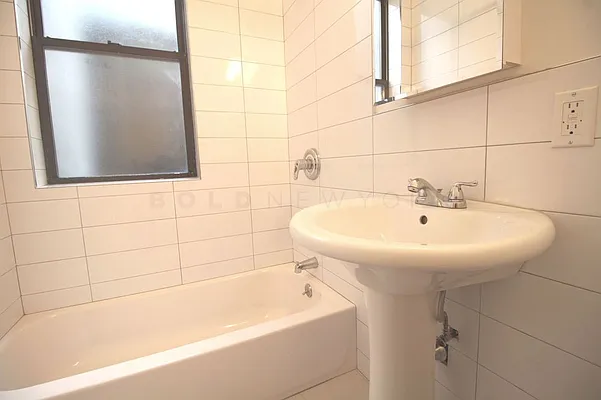 Rented by Bold New York | media 32