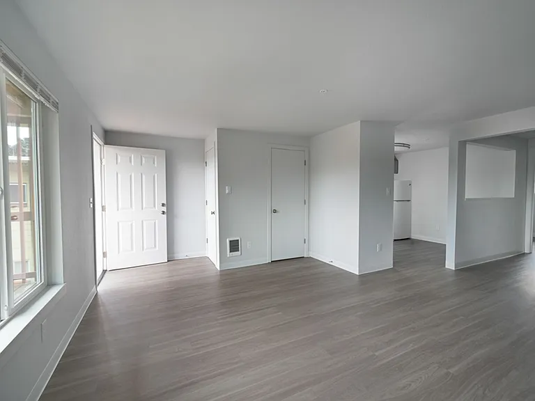 12520 SE Stark St #1 — Photo 7