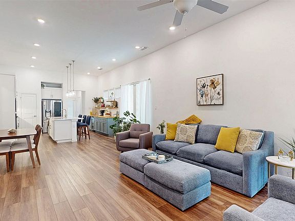 3rd image of 1521 Horizon Way