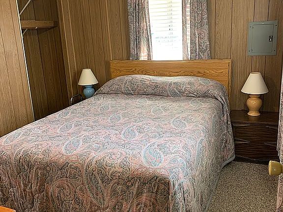 Queen size bed back bedroom 