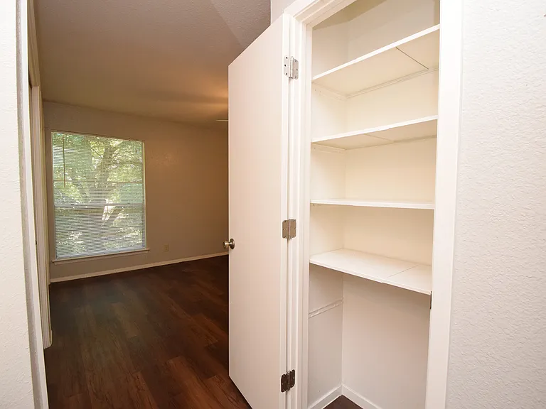 10811 Lanshire Dr — Photo 16