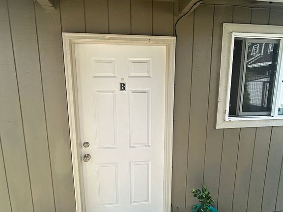 3rd image of 850 SW 136th St #B