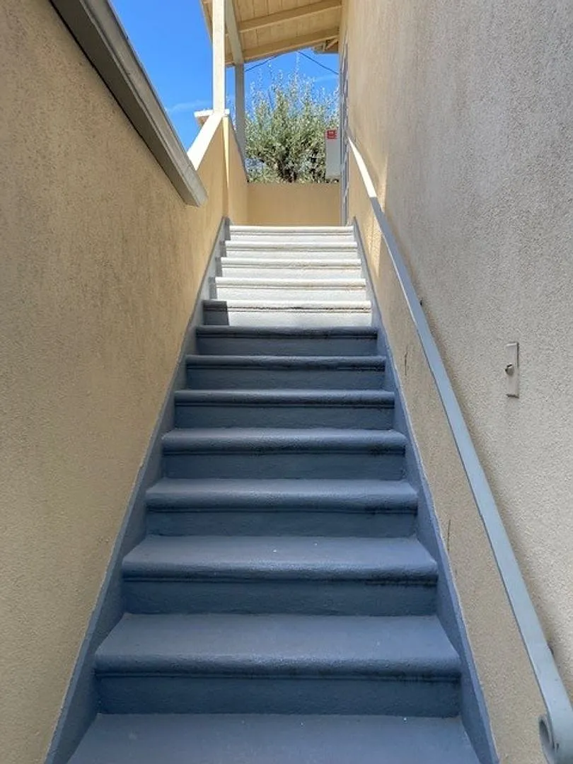 70 — Photo 1
