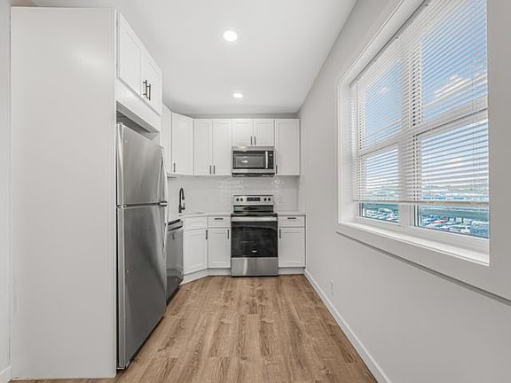 4th image of 2911 Kings Hwy #2F