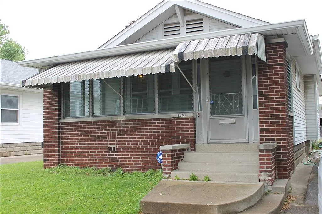 1251 Hiatt St photo 1
