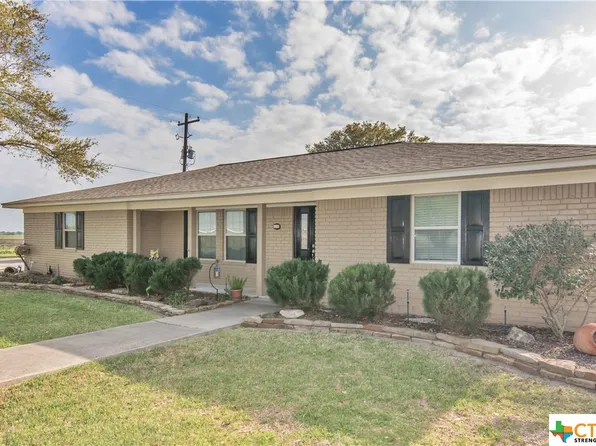 614 Jackson St, Edna, TX 77957