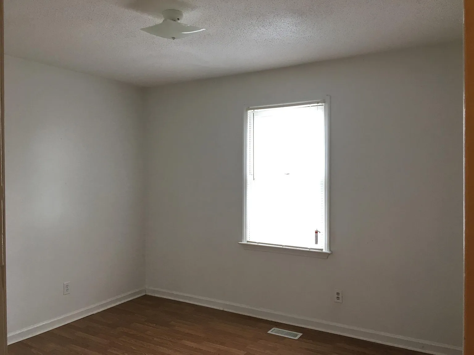2 bed, 1.5 bath, 1040 sqft, $1,100 — Photo 4