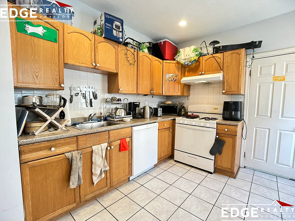 3 Alcott St
