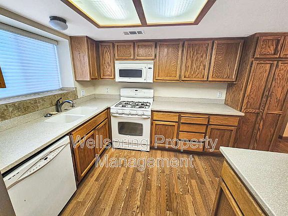 3rd image of 821 Janelle Ct