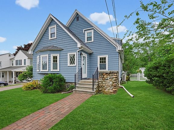 3rd image of 255 Madison St