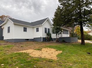 32 Uranus Rd, Rocky Point, NY 11778