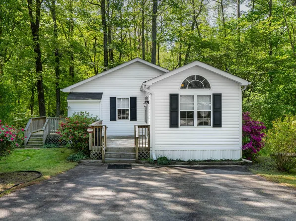 107 Piquot Dr, Louisburg, NC 27549